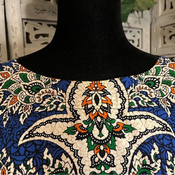 BEAUTIFUL BLUE & WHITE WITH MULTICOLORS & PATTERNS SHORT SLEEVE KAFTAN DRESS - Picture 4 of 10